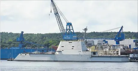  ?? [ Ron Gay ] ?? Noch liegt das USS Michael Monsoor im Hafen von Bath, Maine. An Bord wird schon intensiv trainiert. Hierarchie spielt in der Führung eine äußerst untergeord­nete Rolle.