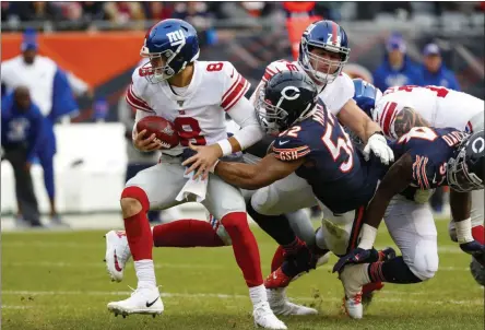  ?? PAUL SANCYA - THE ASSOCIATED PRESS ?? New York Giants quarterbac­k Daniel Jones (8) escapes the grasp of Chicago Bears outside linebacker Khalil Mack (52) during the second half of an NFL football game in Chicago, Sunday, Nov. 24, 2019.