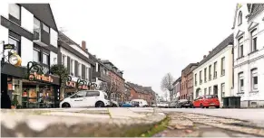  ?? RP-FOTO: N. PRÜMEN ?? Ein Blick in den Nieukerker Ortskern im Bereich Krefelder Straße und Friedensst­raße.