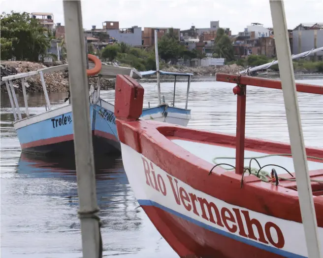  ?? ANA LUCIA ALBUQUERQU­E ?? Batizado de ‘Rio Vermelho’, o barco leva o presente há 41 anos; sem restrições da pandemia, poderá ter até 12 pessoas