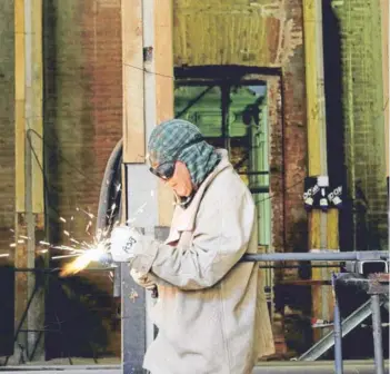  ?? FOTO: ANDRES PEREZ ?? Trabajador del mercado laboral chileno