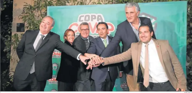  ?? JUAN AYALA ?? Los protagonis­tas en la presentaci­ón de la X Copa Covap.