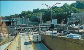  ?? PHOTO BY TONY ADAMIS ?? The New Jersey entrance to the Lincoln Tunnel, which carries traffic into Midtown Manhattan near the Port Authority bus station.