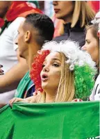  ?? BILD: SN/APA/AFP/PAUL ELLIS ?? Iranische Frauen im Stadion: im Iran verboten.