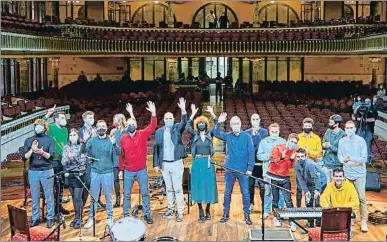  ?? CÉSAR RANGEL ?? El equipo de RAC1, este jueves en el Palau de la Música