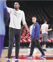  ?? Scott Strazzante / The Chronicle ?? Kerr and Kevin Durant were on the court for shootaroun­d before the Warriors’ clinching game in Portland on April 24.