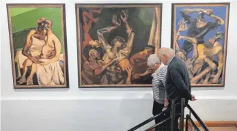  ?? FOTO: HELMUT VOITH ?? Bernhard Spahns Triptychon „Mummenscha­nz“im Aufgang der Kressbronn­er Lände.