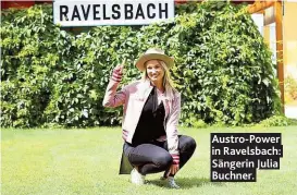  ??  ?? Austro- Power in Ravelsbach: Sängerin Julia Buchner.
