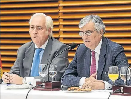  ?? SANTI OTERO / EFE ?? Torres-Dulce, a la derecha, y el presidente del Tribunal Superior de Castilla y León, ayer