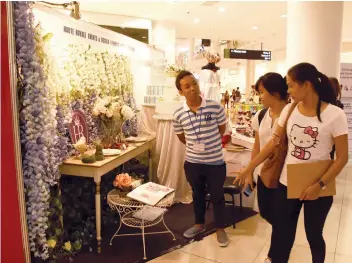  ?? SUNSTAR FOTO / RUEL ROSILLO ?? MARKET EXHIBIT. Kapatid Mentor Me program mentees who are engaged in retail, skincare, food, and beverage showcased their products in Ayala Center Cebu. The exhibit will run from June 1 to June 4 as part of the culminatin­g activity of the mentorship...