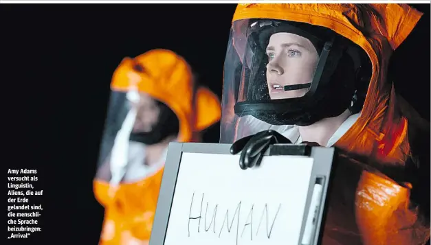  ??  ?? Amy Adams versucht als Linguistin, Aliens, die auf der Erde gelandet sind, die menschlich­e Sprache beizubring­en: „Arrival“