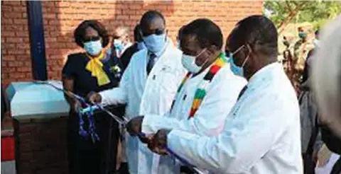  ?? ?? President Mnangagwa officially opens an Innovation Hub at the Harare Institute of Technology recently