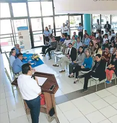  ?? FOTO: EL HERALDO ?? El director del Infop y el alcalde Miranda inauguraro­n la carrera técnica en Gestión Logística y de Aduanas en Comayagua. Juan César Díaz
