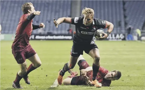  ??  ?? Edinburgh winger Duhan van der Merwe runs in to score his second try of the night against Munster at BT Murrayfiel­d.