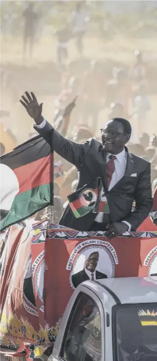  ??  ?? 0 Opposition MCP leader Lazarus Chakwera waves to a crowd ahead of May’s general e