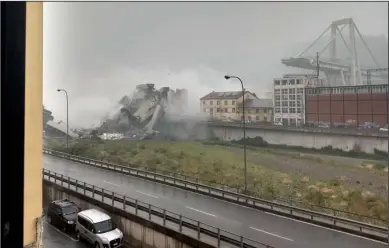  ?? LA REPUBBLICA/ROPI/ZUMA PRESS ?? At least 38 people died and five were critically injured when a highway bridge partially collapsed near Genoa, Italy on Tuesday.