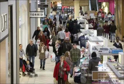  ?? ERICA YOON — THE ROANOKE TIMES VIA AP, FILE ?? Shoppers take advantage of discounts and slashed post-Christmas prices at Valley View Mall in Roanoke, Va. The National Retail Federation said Friday that holiday sales reached $691.9 billion as shoppers stepped up their spending in the wake of a...