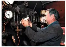  ?? Oliver Cromwell. PETER ZABEK ?? Checking the water gauges was a driver’s first duty when taking charge of a locomotive, according to the Lancashire &amp; Yorkshire Railway. Several generation­s later, Great Central Railway driver Roger Howes replicates that method on the footplate of No. 70013