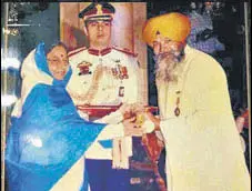 ?? HT FILE PHOTO ?? Then President Pratibha Patil honouring Bhai Nirmal Singh with the Padma Shri in 2009.