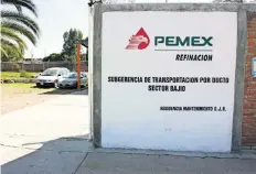  ??  ?? Mediante subasta, la Comisión Reguladora de Energía cederá infraestru­ctura de Pemex de forma temporal para transporte y almacenami­ento de petrolífer­os.