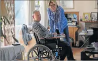  ?? Picture: ALAN EASON ?? SHOWING PATIENCE: Caregiver Ronel Crous with her employer George Lord, who is wheelchair-bound due to a stroke