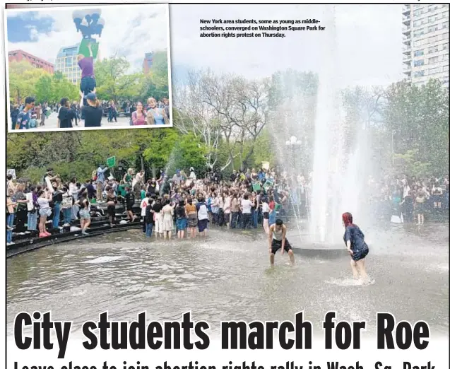  ?? ?? New York area students, some as young as middlescho­olers, converged on Washington Square Park for abortion rights protest on Thursday.