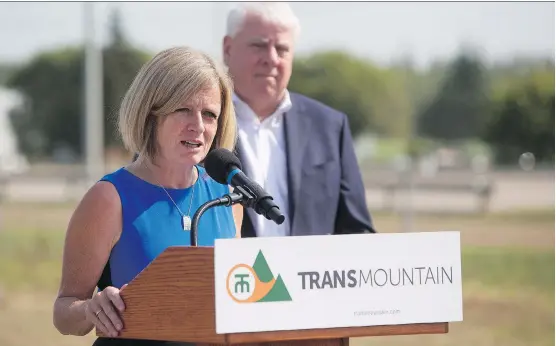  ?? JASON FRANSON/THE CANADIAN PRESS ?? Premier Rachel Notley, flanked by Kinder Morgan Canada president Ian Anderson, says the Trans Mountain pipeline has value, despite rising costs.