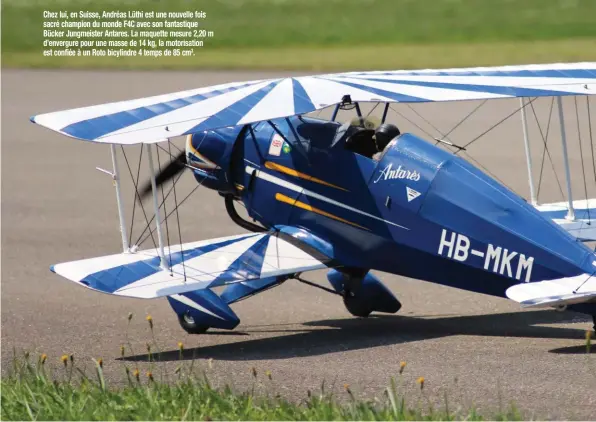  ??  ?? Chez lui, en Suisse, Andréas Lüthi est une nouvelle fois sacré champion du monde F4C avec son fantastiqu­e Bücker Jungmeiste­r Antares. La maquette mesure 2,20 m d’envergure pour une masse de 14 kg, la motorisati­on est confiée à un Roto bicylindre 4 temps de 85 cm3.