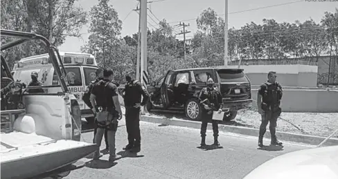  ?? FOTO: CORTESÍA ?? > La camioneta presentó más de 20 impactos de bala.