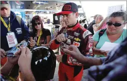  ?? The Associated Press ?? Jim Cole / Crowds flock to get an autograph from Jeff Gordon after his final practice before today’s NASCAR Sprint Cup series race at New Hampshire Motor Speedway.