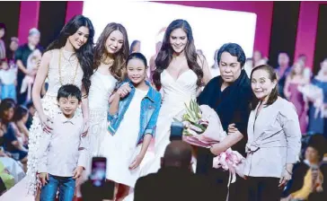  ??  ?? At the Fashion Can Serve curtain call are (from left) Asia’s Next Top Model Season 5 winner Maureen Wroblewitz, Tootsy Echauz Angara with her children Javier and Ines, Miss Universe 2015 Pia Wurtzbach, fashion designer Cary Santiago and ICanServe’s...