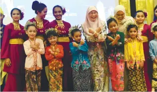  ??  ?? ... Deputy Prime Minister Datuk Seri Dr Wan Azizah Wan Ismail with children at a dinner function with the Malaysian community in Doha, Qatar yesterday. Wan Azizah is on a three-day official visit to Qatar.