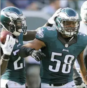  ?? BILL KOSTROUN — ASSOCIATED PRESS FILE ?? Eagles linebacker Jordan Hicks (58) may be embarrasse­d by how he broke his pinky finger, but the injury doesn’t appear to be one for fans to worry about.