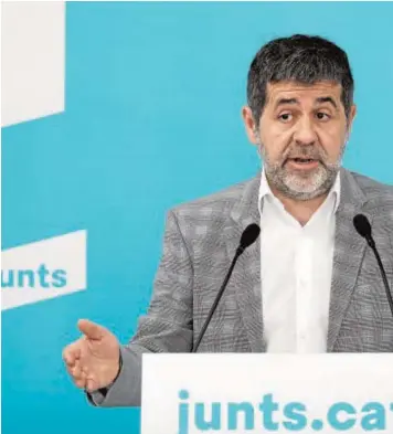  ??  ?? Jordi Sànchez, secretario general de Junts, ayer, en la rueda de prensa