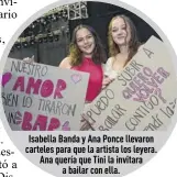  ?? Fotos: ?? Isabella Banda y Ana Ponce llevaron carteles para que la artista los leyera. Ana quería que Tini la invitara a bailar con ella.