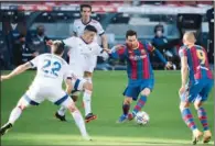  ?? (AFP) ?? Barcelona’s Argentinia­n forward Lionel Messi (2nd right) us challenged during the Spanish League match against CA Osasuna at the Camp Nou stadium in Barcelona, Spain, on Sunday.