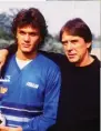  ??  ?? FAR OCH SON MED STIL. PAOLO OCH CESARE MALDINI.