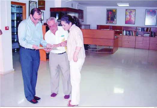  ?? E.S. ?? Luis Alberto del Castillo e Inmaculada Nieto, en 2009, durante una visita al Archivo Municipal.