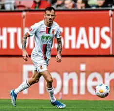  ?? Foto: Harry Langer, dpa ?? Wochenlang fehlte Iago dem FC Augsburg auf der linken Seite. Gegen den VFB Stuttgart könnte er sein Abschiedss­piel bekommen.