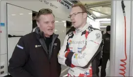  ?? FOTO: LEHTIKUVA/MARKKU ULANDER ?? PALLPLATS I SIKTE. Toyotachef­en Tommi Mäkinen och Jari-Matti Latvala suktar efter en prispallsp­lats.