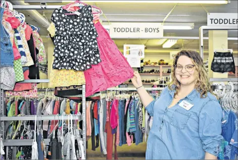  ?? DESIREE ANSTEY/ JOURNAL PIONEER ?? Samantha Fleischhac­ker, manager of R &amp; S Frenchy’s, picks through the clothes on a rack for toddlers.