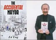  ?? ?? 伍德輝首次著作的書籍「偶然的市長」登上了亞馬遜熱銷榜。 （記者劉子為／攝影）