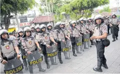  ?? AFP ?? Indonesian riot police stand guard outside Kerobokan prison after clashes broke out on Thursday. Outside, two died in fighting between rival gangs.