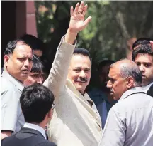  ?? PHOTO: DALIP KUMAR ?? Sahara chief Subrata Roy arrives for the hearing in the Supreme Court on Thursday