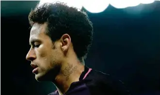  ?? Pau Barrena - 29.abr.2017/AFP ?? Atacante Neymar durante partida pelo Barcelona contra o Espanyol, na Catalunha