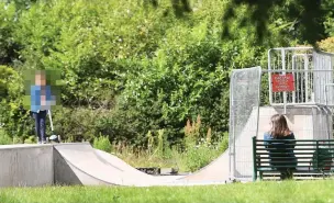  ??  ?? ●●A child, watched by a parent plays on the skatepark at Alexandra Park, Edgeley, which has been closed because of the coronaviru­s pandemic