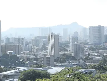  ?? AUDREY MCAVOY/THE ASSOCIATED PRESS ?? Diamond Head, an extinct volcanic crater, and high-rises are seen in Honolulu on Saturday. A push alert that warned of an incoming ballistic missile to Hawaii and sent residents into a full-blown panic was a mistake, state emergency officials said.