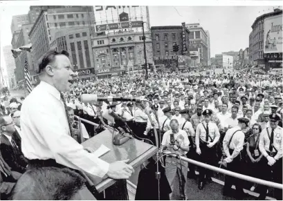  ?? TONY SPINA/DETROIT FREE PRESS ?? UAW leader Walter Reuther took a few minutes off from negotiatin­g to speak at Cadillac Square, Sept. 4, 1961.