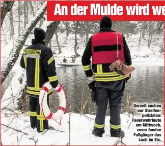  ??  ?? Derzeit suchen nur Streifenpo­lizisten: Feuerwehrl­eute am Mittwoch, zuvor fanden Fußgänger das
Loch im Eis.