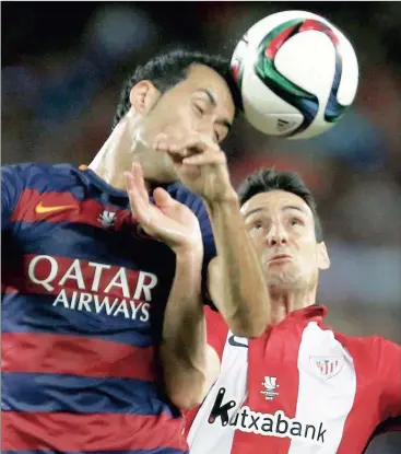  ?? PICTURE: EPA ?? THE AIR UP THERE: Barcelona's Sergio Busquets (left) gets the better of Athletic Bilbao’s Aritz Aduriz during their Spanish Super Cup second leg match at Camp Nou in Barcelona on Monday night. The match ended in a 1-1, but Bilbao won the cup 5-1 on...